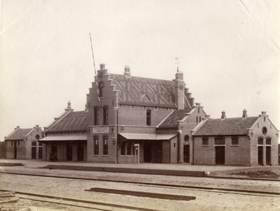 156900 Gezicht op het station Grubbenvorst-Lottum van de Staatsspoorwegen te Grubbenvorst.